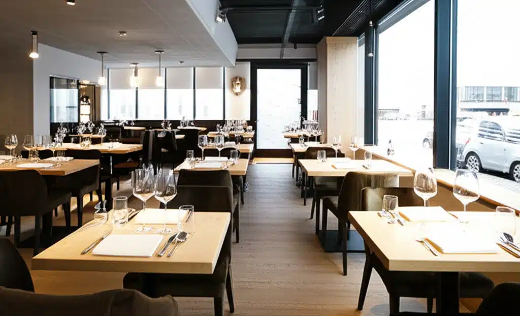 Maple Casual Dining 1 Ahorn Træ Casual Dining: Komfortabel og Stylish Indretning
