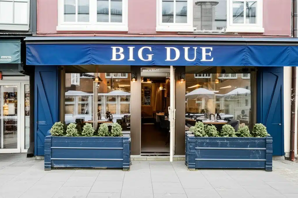 Big Due 1 Big Due: Storslået billede af en imponerende skulptur