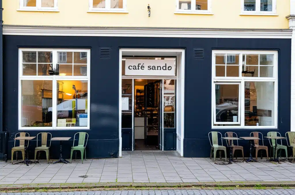 Café Sandø 1 Café Sandø: Udforsk den hyggelige atmosfære og lækre kaffe