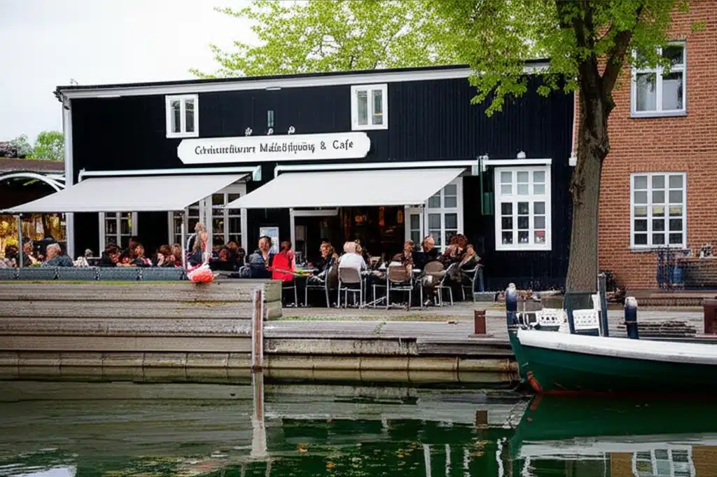 Christianshavns bådudlejning & Café 1 Christianshavns bådudlejning & Café: Udforsk kanalerne i København