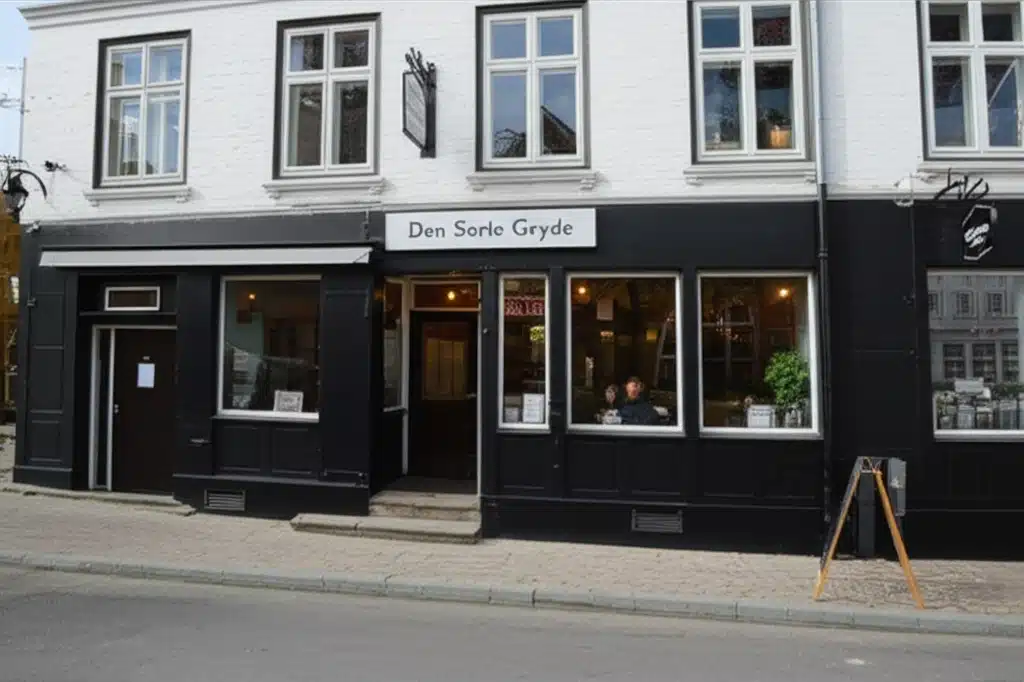 Den Sorte Gryde 1 Den Sorte Gryde: Ikonisk dansk keramik i detalje