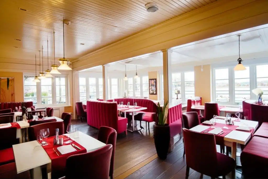 Restaurant Færgegaarden på Hotel Juelsminde Strand 1 Færgegaarden Restaurant på Hotel Juelsminde Strand: Lækker mad med udsigt