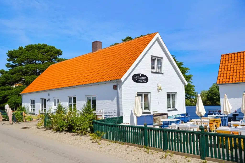 Gullerup Strand Kro 1 Gullerup Strand Kro: Udforsk den charmerende kro ved stranden