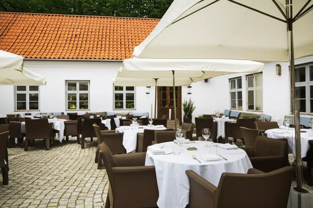 Henne Kirkeby Kro 1 Henne Kirkeby Kro: Udforsk det historiske kro og restaurant i Danmark